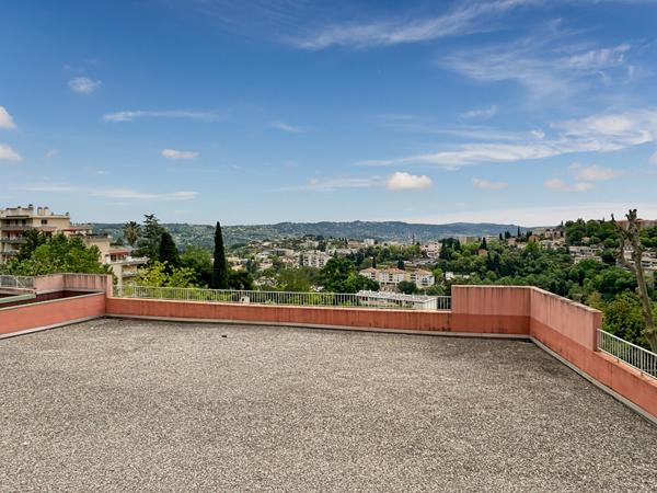 APPARTEMENT DE TYPE 3 PIECES, COMMODITES A PIEDS