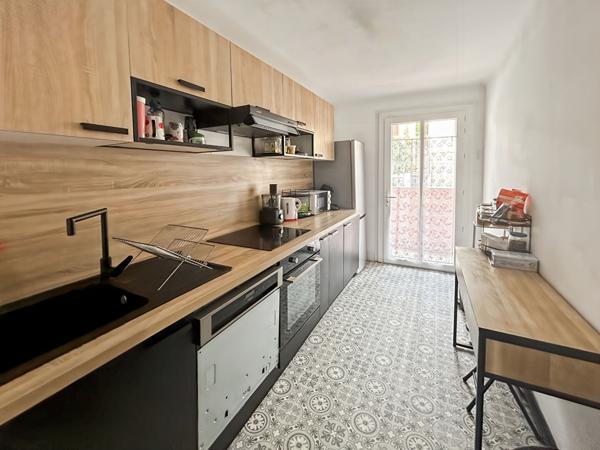 APPARTEMENT DE TYPE 3 PIECES, COMMODITES A PIEDS