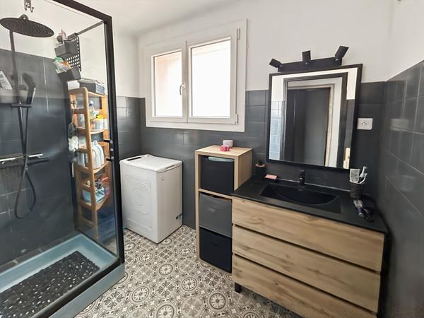 APPARTEMENT DE TYPE 3 PIECES, COMMODITES A PIEDS