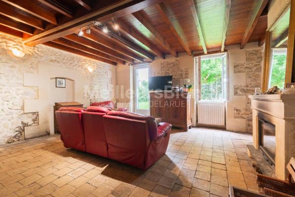 Grande maison en pierre avec T2 attenant et dépendances - La Brède