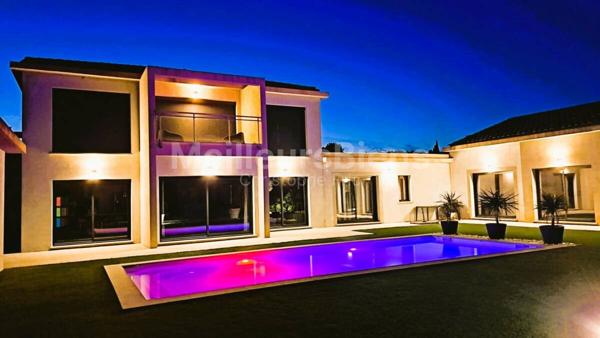 Propriété contemporaine à VENTABREN 360m² Maison, bureaux, appartement, garages