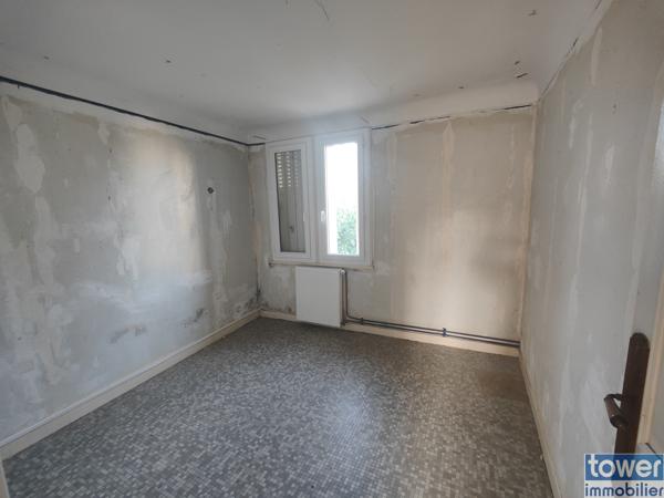 A saisir maison de ville de 3 chambres dressing, cour