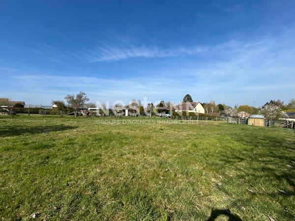 Terrain à bâtir au coeur de Cérans-Foulletourte, à 5 minutes à pied de toutes les commodités !
