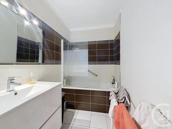 Appartement à vendre  4 pièces - 77 m 2   ST ANDRE LES VERGERS  - 10