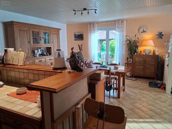 Pavillon à vendre à Saint-Bonnet-sur-Gironde en Charente-Maritime (17150), ref : 33082/341