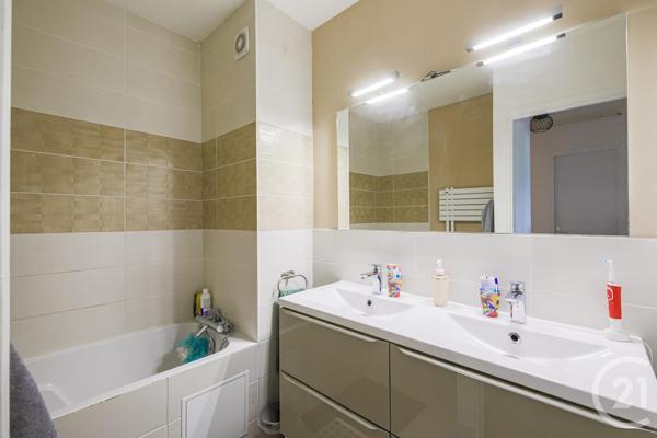 Appartement F4 à vendre  4 pièces - 98,99 m2 ECHIROLLES - 38