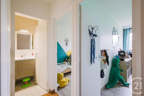 Appartement F4 à vendre  4 pièces - 98,99 m2 ECHIROLLES - 38