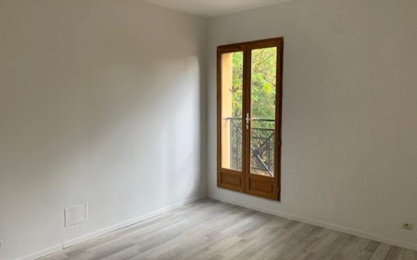 Maison à louer    6 pièces • 175 m2 Nîmes