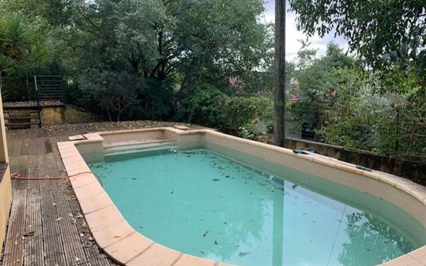 Maison à louer    6 pièces • 175 m2 Nîmes