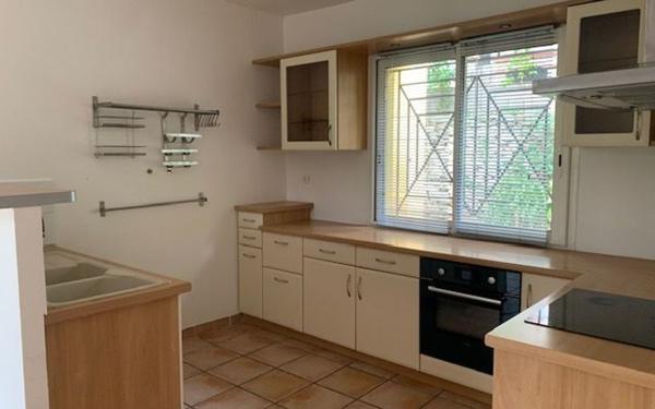 Maison à louer    6 pièces • 175 m2 Nîmes