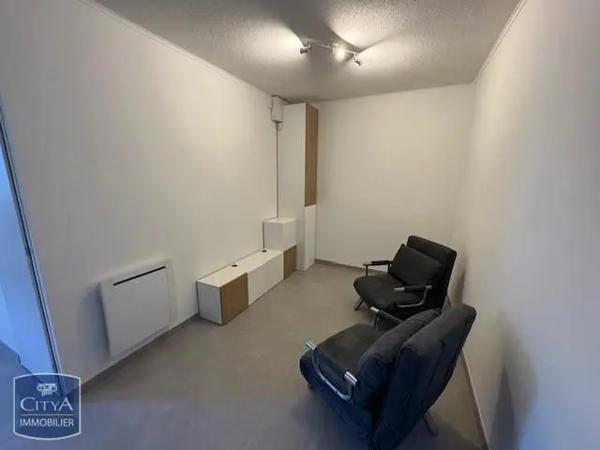 Appartement à louer 2 pièces 37.6m² Saint-Genis-Pouilly (01630)
