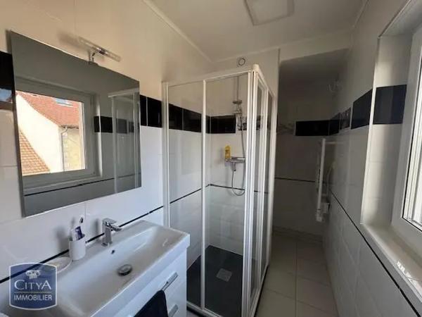 Appartement à louer 2 pièces 37.6m² Saint-Genis-Pouilly (01630)