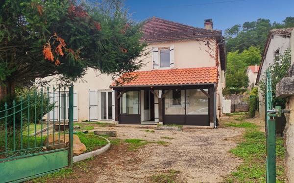 Maison à louer    5 pièces •  Douzillac