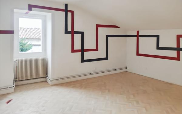 Maison à louer    5 pièces •  Douzillac