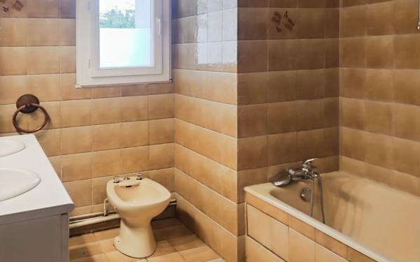 Maison à louer    5 pièces •  Douzillac