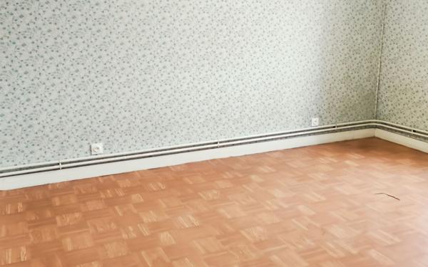 Maison à louer    5 pièces •  Douzillac