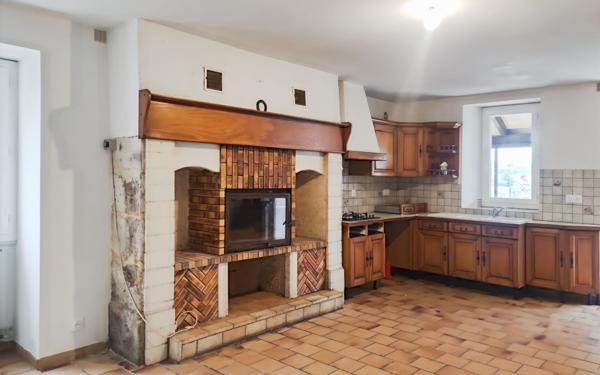 Maison à louer    5 pièces •  Douzillac