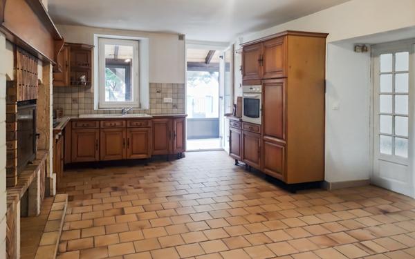 Maison à louer    5 pièces •  Douzillac