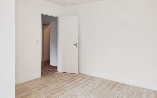 Maison à louer    5 pièces •  Douzillac