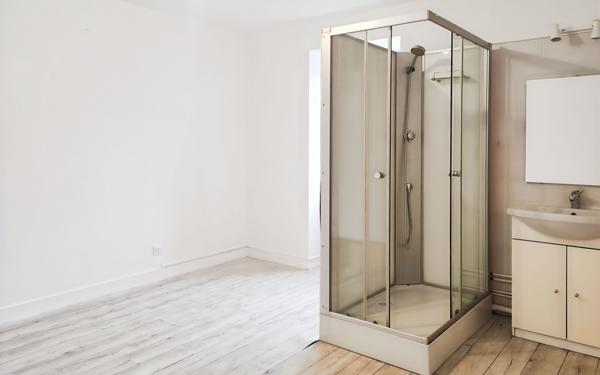 Maison à louer    5 pièces •  Douzillac