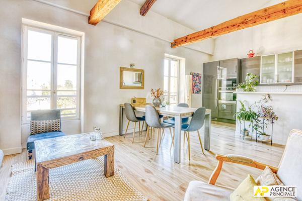 Versailles Rive-Droite Appartement 3 pièces 82 m² au sol situé au 3ème et dernier étage avec cave €580 000 ** - Référence 27285