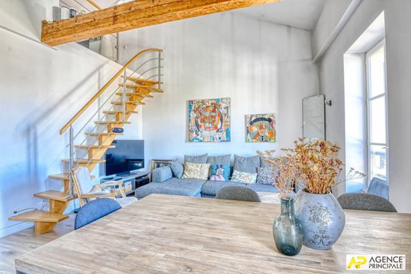 Versailles Rive-Droite Appartement 3 pièces 82 m² au sol situé au 3ème et dernier étage avec cave €580 000 ** - Référence 27285