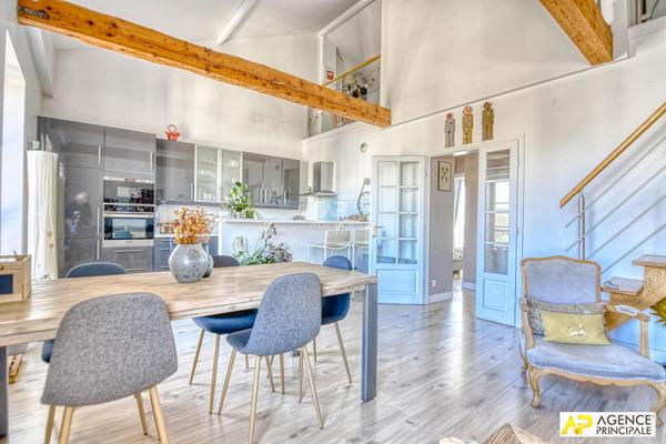 Versailles Rive-Droite Appartement 3 pièces 82 m² au sol situé au 3ème et dernier étage avec cave €580 000 ** - Référence 27285