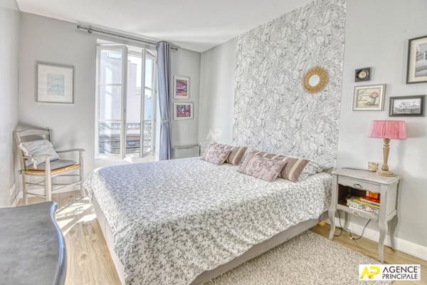 Versailles Rive-Droite Appartement 3 pièces 82 m² au sol situé au 3ème et dernier étage avec cave €580 000 ** - Référence 27285