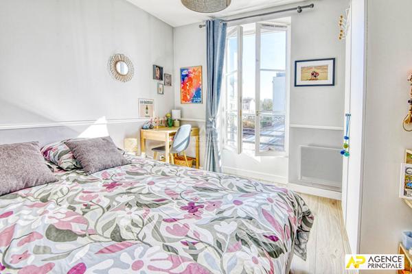 Versailles Rive-Droite Appartement 3 pièces 82 m² au sol situé au 3ème et dernier étage avec cave €580 000 ** - Référence 27285