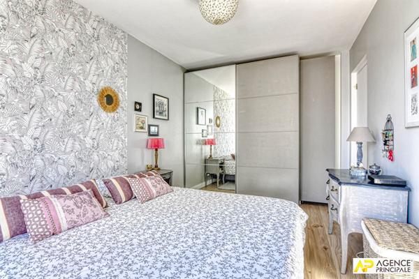 Versailles Rive-Droite Appartement 3 pièces 82 m² au sol situé au 3ème et dernier étage avec cave €580 000 ** - Référence 27285