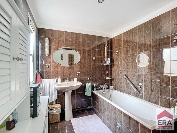 A VENDRE : Maison individuelle mitoyenne secteur Chutes-Lavie 13013  Marseille