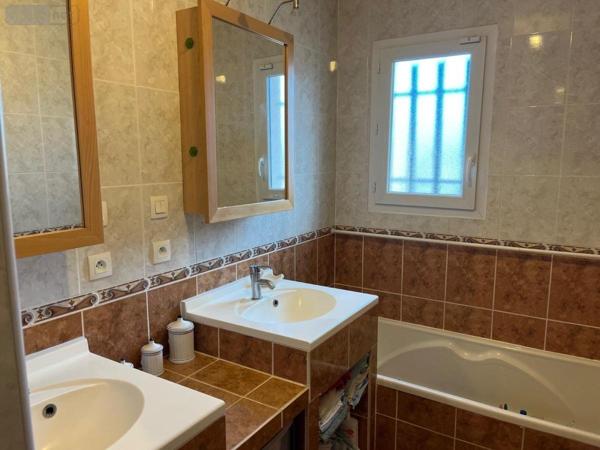 Maison à vendre à Villieu-Loyes-Mollon dans l'Ain (01800), ref : 01067-940