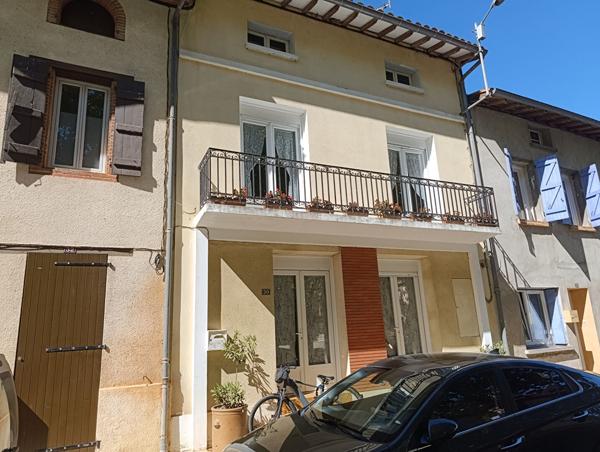 Vente
                Maison122 m² - 6 Pièces -
                    ESCATALENS (82700)