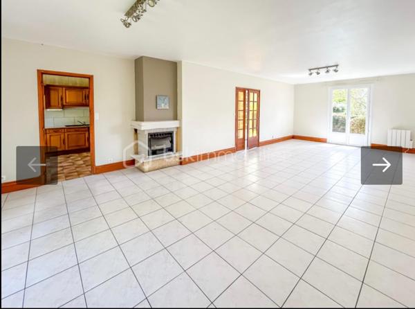 Vous rêvez d’un cadre de vie idéal alliant confort, espace et accessibilité ? Cette maison est faite pour vous !

📍 Emplacement privilégié : située à proximité immédiate du centre de Périgueux, avec transports au pied de la maison — un vrai atout au quotidien !

🏡 Une maison familiale aux beaux volumes :

🌟 Spacieux séjour de 45 m², baigné de lumière
🛏️ 4 belles chambres pour accueillir toute la famille
🚿 Salle d’eau entièrement refaite, moderne et fonctionnelle
🍽️ Cuisine conviviale à aménager selon vos envies

🔽 Des espaces pratiques et rares :

Grand sous-sol avec de nombreux rangements
🚗 Garage indépendant

🌿 Le tout sur un terrain de 500 m², idéal pour profiter des beaux jours, jardiner ou créer votre espace détente !

💥 Les + qui font la différence :
✔ Proximité centre-ville
✔ Transports immédiats
✔ Beaux volumes
✔ Potentiel d’aménagement

👉 Une opportunité rare sur le secteur, à visiter sans tarder !

📞 Contactez-nous dès maintenant pour organiser une visite et laissez-vous séduire !