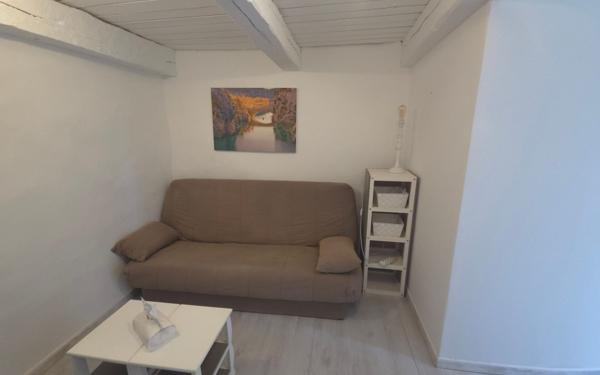 Maison à louer    2 pièces •  Régusse