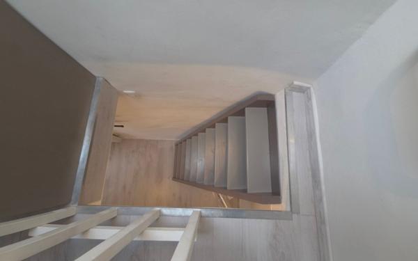 Maison à louer    2 pièces •  Régusse