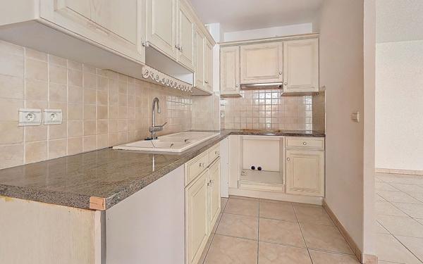 Appartement à vendre    2 pièces • 48,97 m2 Saint-Raphaël