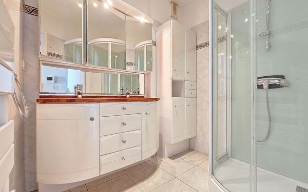 Appartement à vendre    2 pièces • 48,97 m2 Saint-Raphaël