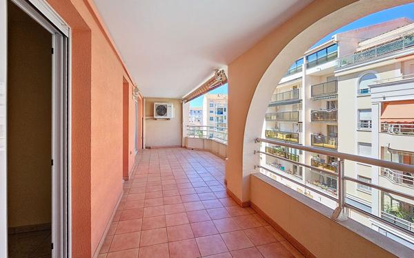 Appartement à vendre    2 pièces • 48,97 m2 Saint-Raphaël