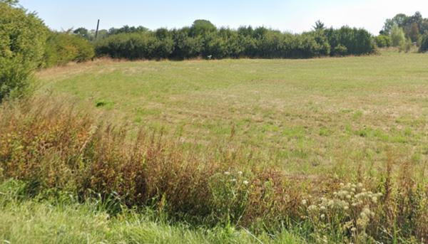 Terrain dans Warcq