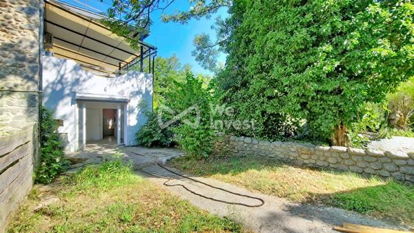 Plateau de 69 m² à aménager avec terrasse – Aux Assions (07140)