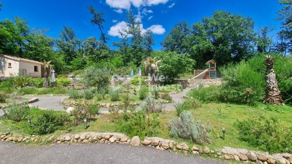 Plateau de 69 m² à aménager avec terrasse – Aux Assions (07140)
