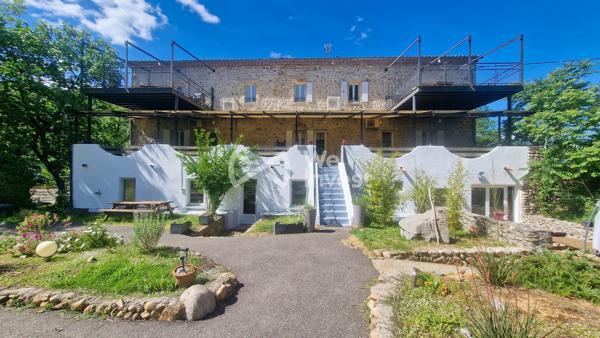 Plateau de 69 m² à aménager avec terrasse – Aux Assions (07140)