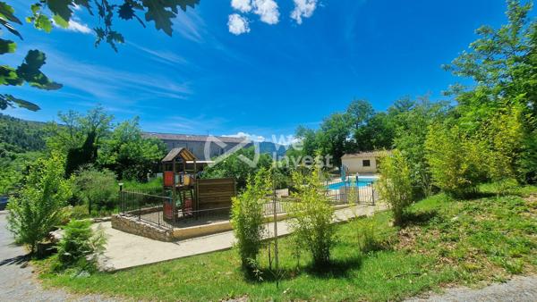 Plateau de 69 m² à aménager avec terrasse – Aux Assions (07140)