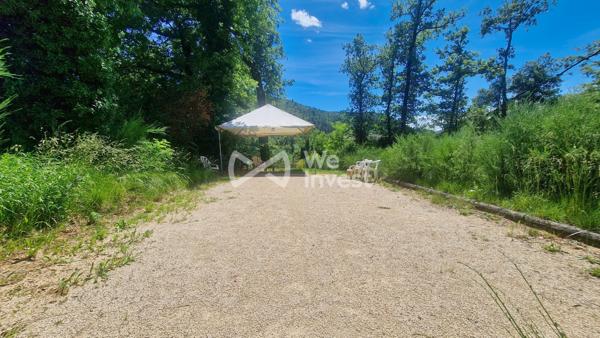 Plateau de 69 m² à aménager avec terrasse – Aux Assions (07140)