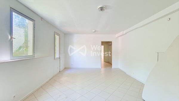 Plateau de 69 m² à aménager avec terrasse – Aux Assions (07140)