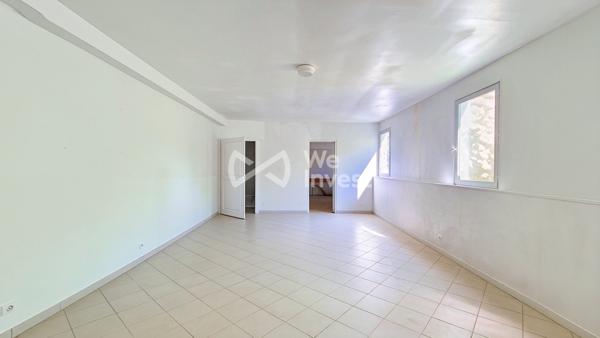 Plateau de 69 m² à aménager avec terrasse – Aux Assions (07140)