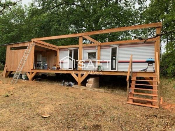 Terrain constructible sur les hauteurs d'un hameau