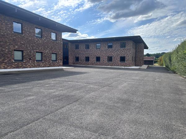 À LOUER - BUREAUX - MENNECY