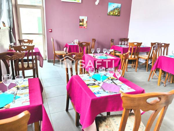 Rare, ce bel immeuble commercial contenant un restaurant renommé, sa terrasse et son appartement de fonction